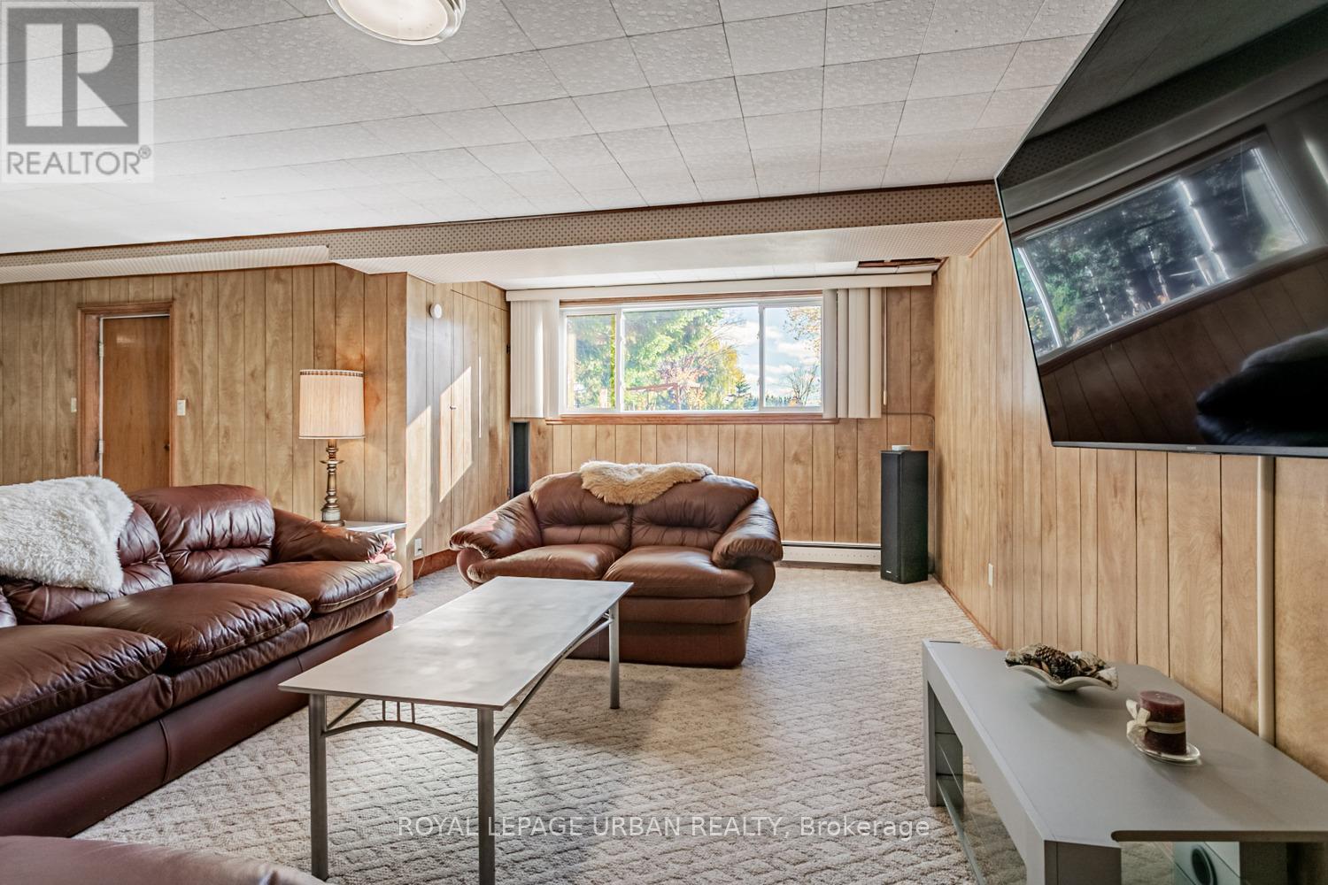 427371 25 Sideroad E, Mono, ON - Indoor Photo Showing Living Room