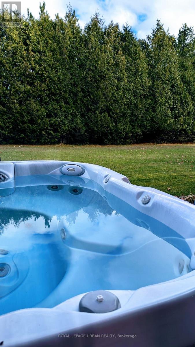 427371 25 Sideroad E, Mono, ON - Outdoor With Backyard