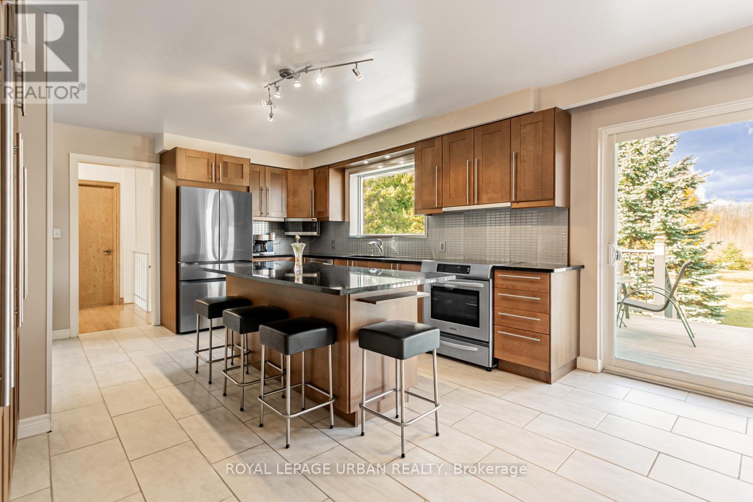 427371 25 Sideroad E, Mono, ON - Indoor Photo Showing Kitchen