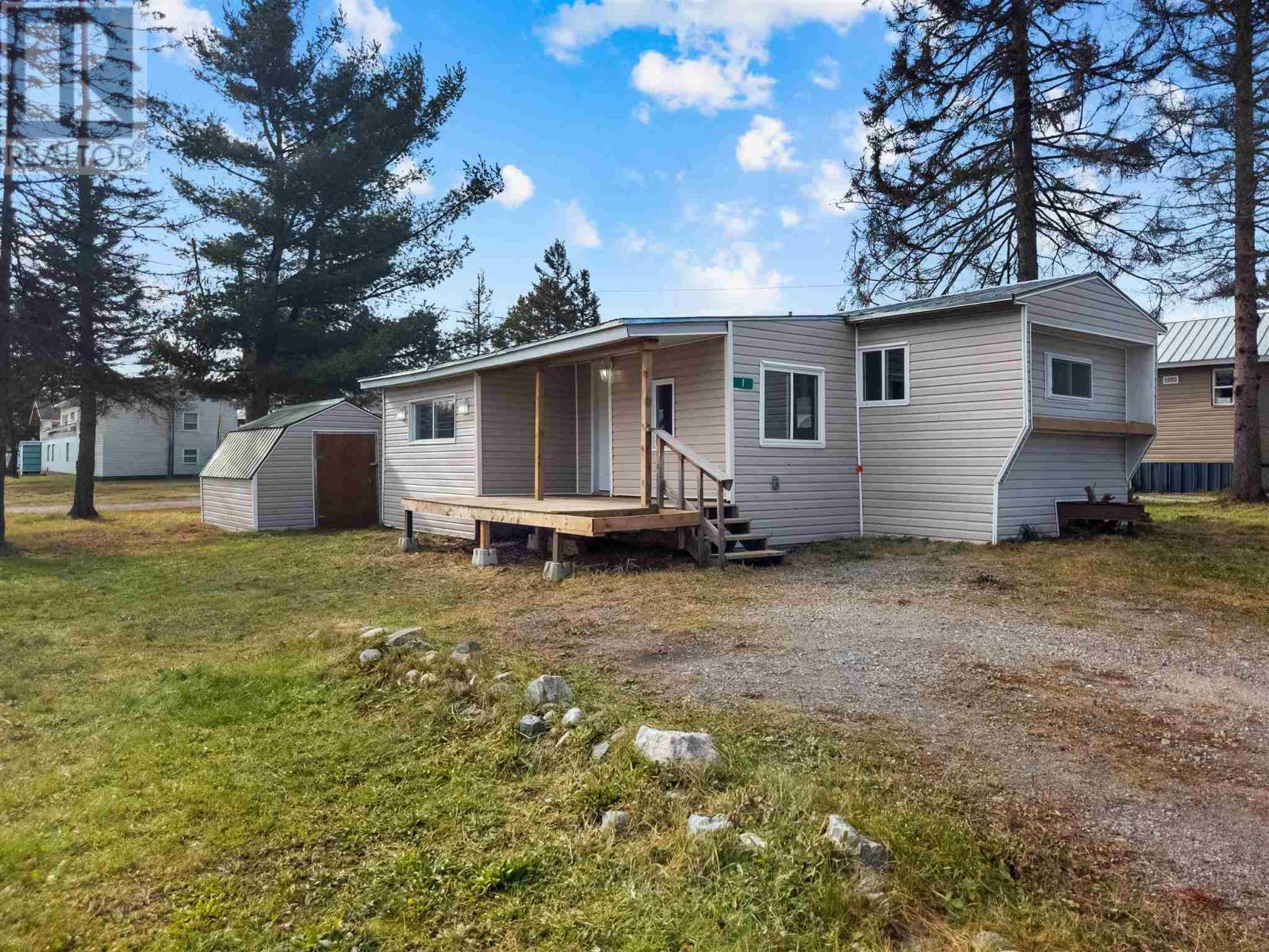 1 Cedar Ct, Heyden, ON - Outdoor