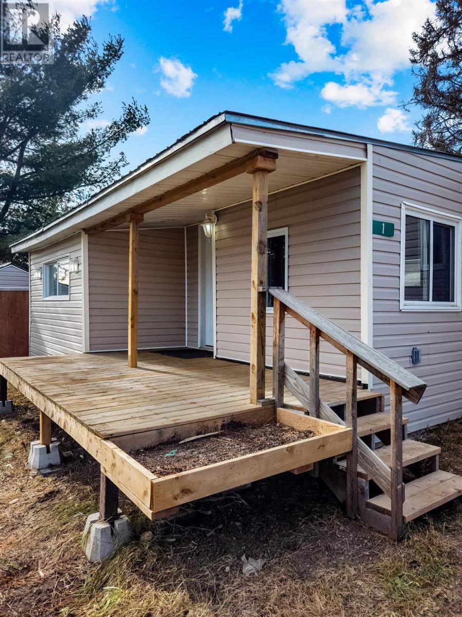 1 Cedar Ct, Heyden, ON - Outdoor With Deck Patio Veranda With Exterior