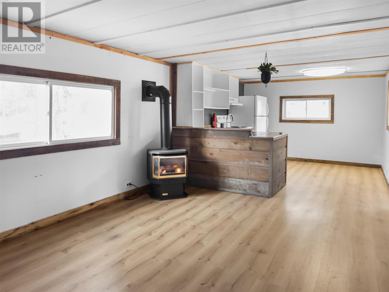 1 Cedar Ct, Heyden, ON - Indoor