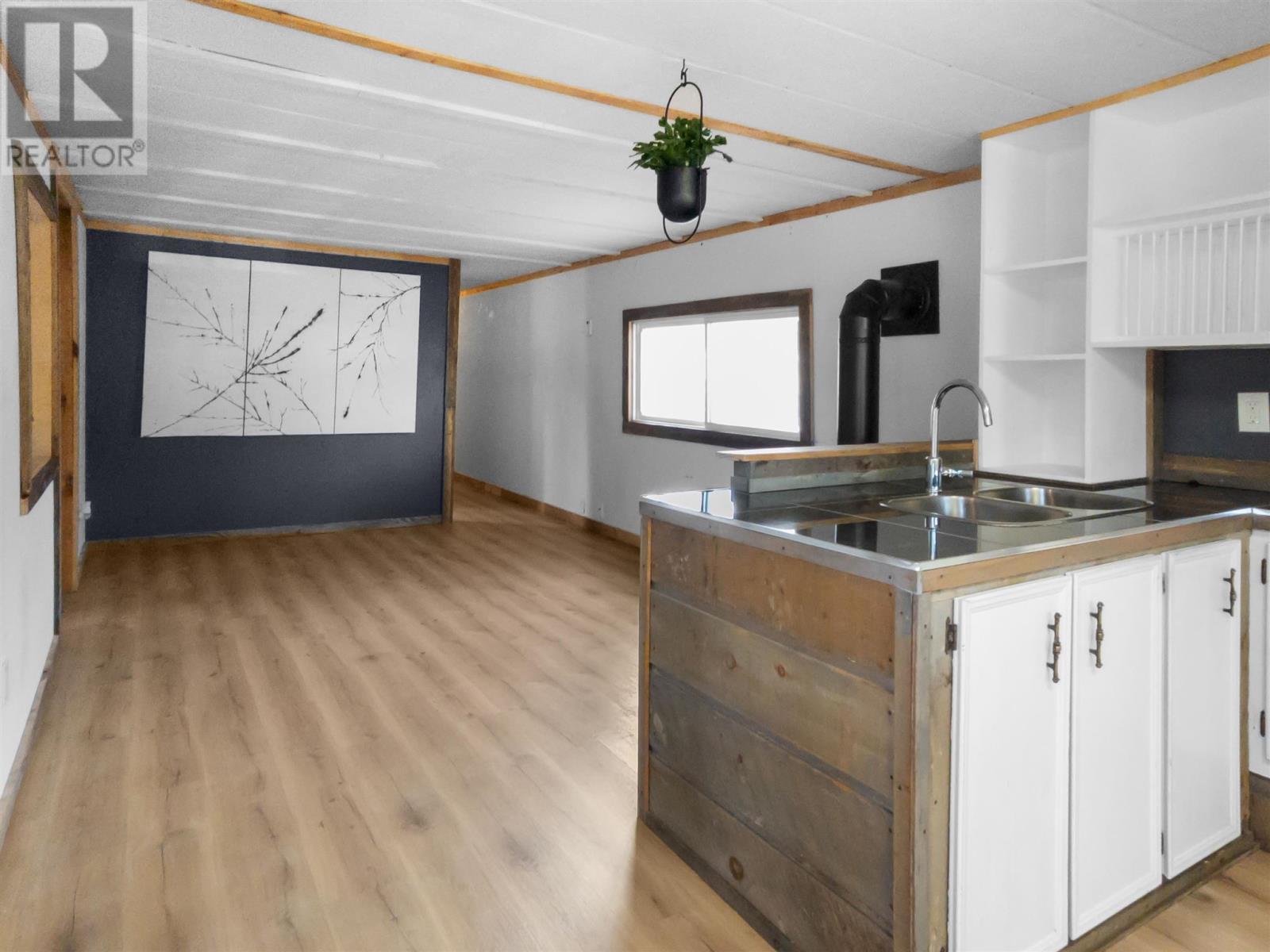 1 Cedar Ct, Heyden, ON - Indoor Photo Showing Kitchen With Double Sink