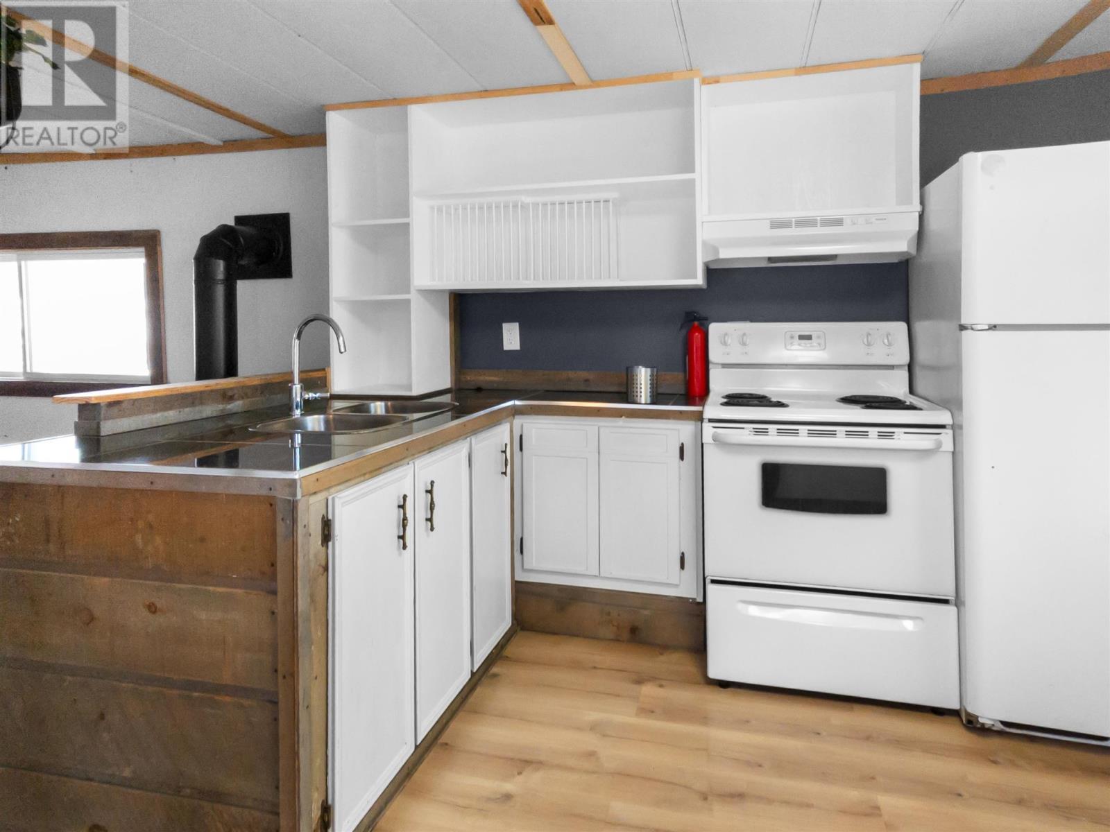 1 Cedar Ct, Heyden, ON - Indoor Photo Showing Kitchen With Double Sink