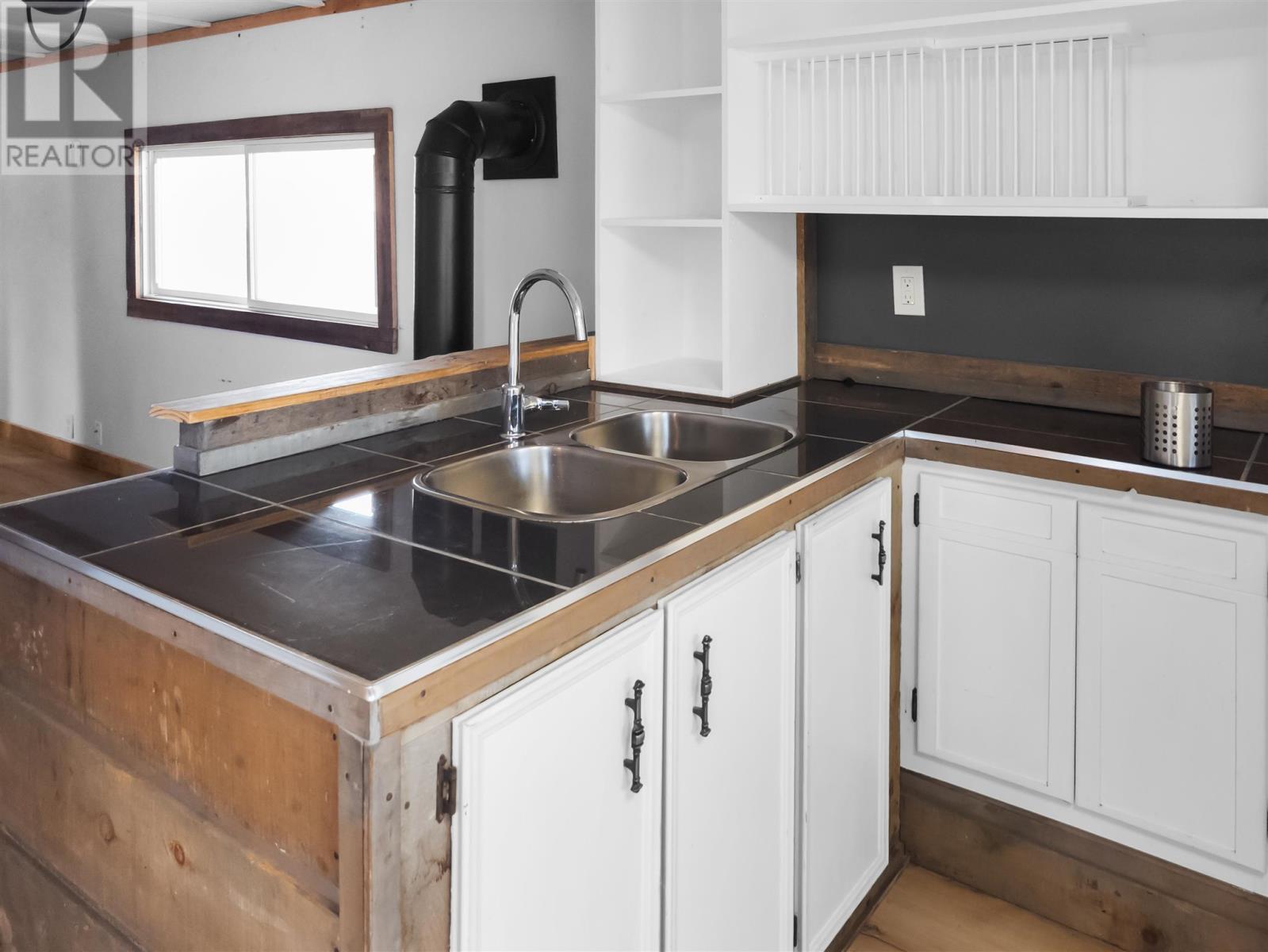 1 Cedar Ct, Heyden, ON - Indoor Photo Showing Kitchen With Double Sink