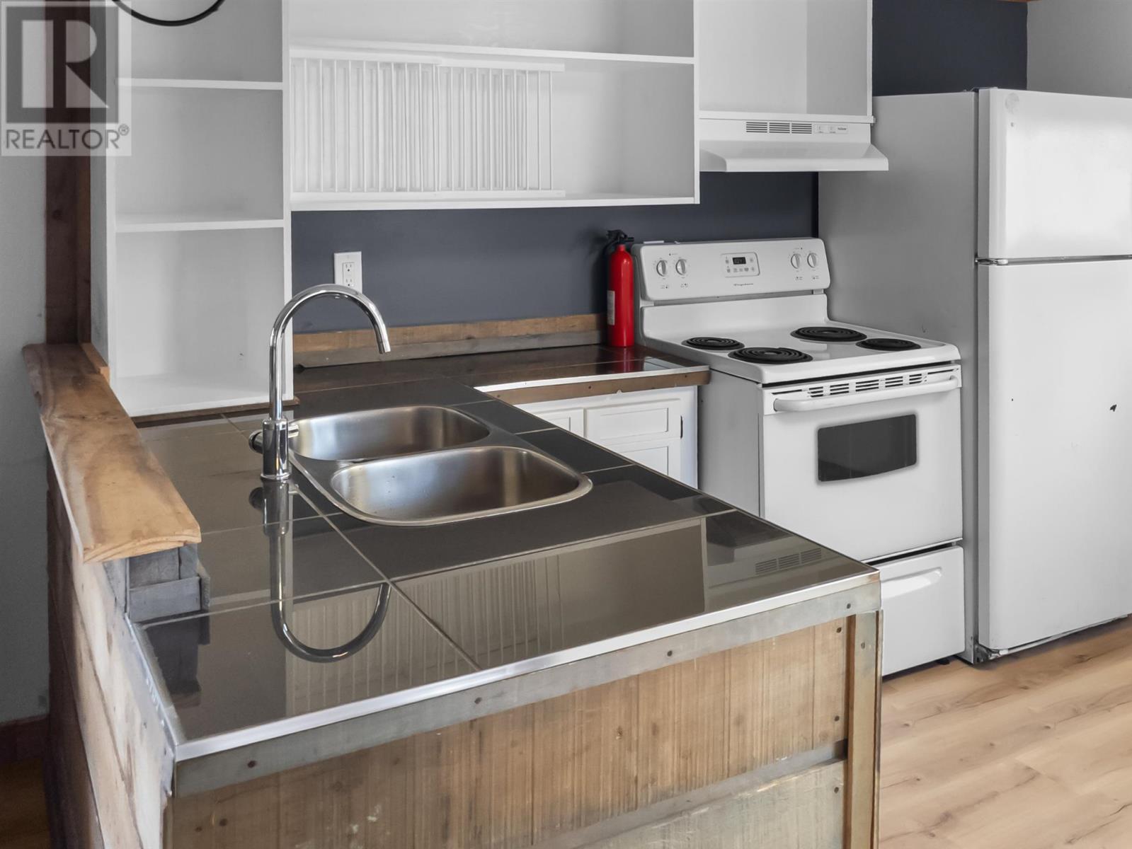 1 Cedar Ct, Heyden, ON - Indoor Photo Showing Kitchen With Double Sink