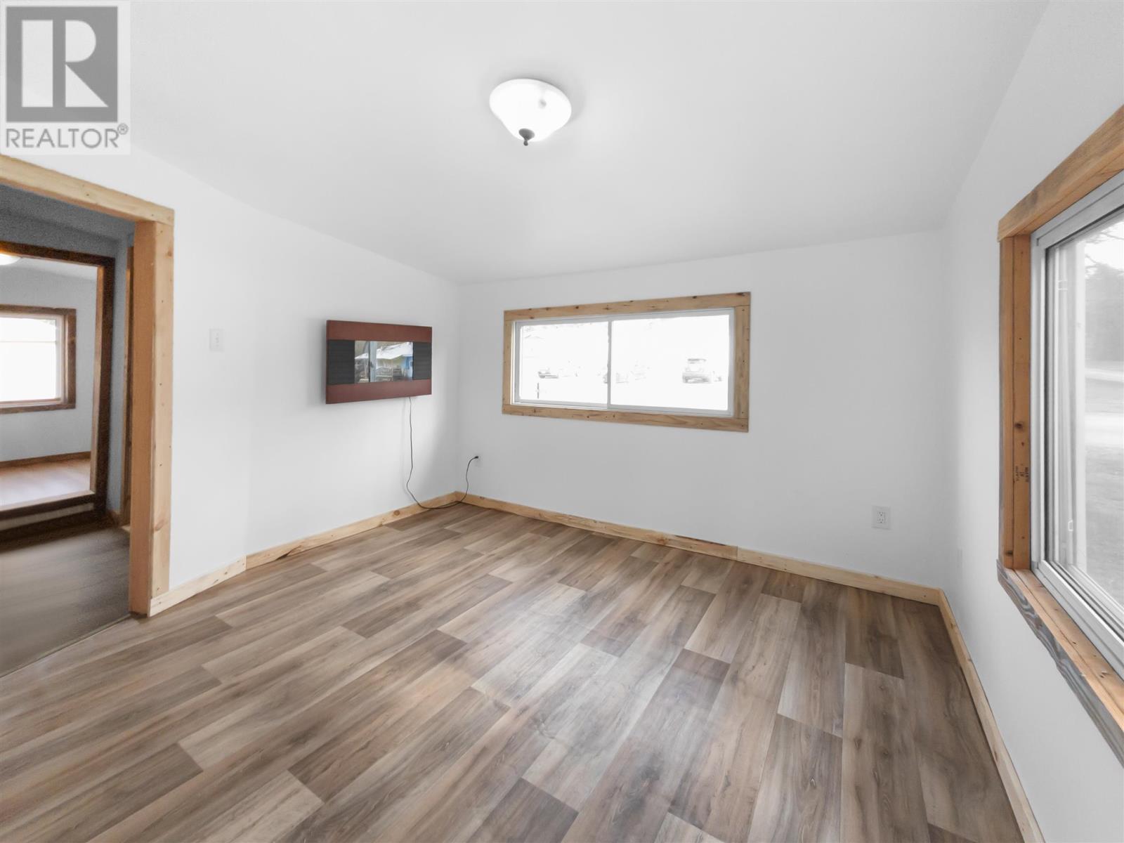 1 Cedar Ct, Heyden, ON - Indoor