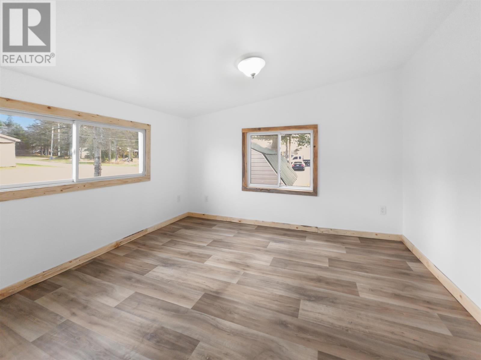 1 Cedar Ct, Heyden, ON - Indoor Photo Showing Other Room