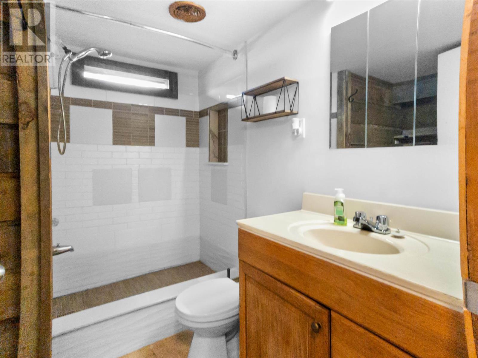 1 Cedar Ct, Heyden, ON - Indoor Photo Showing Bathroom