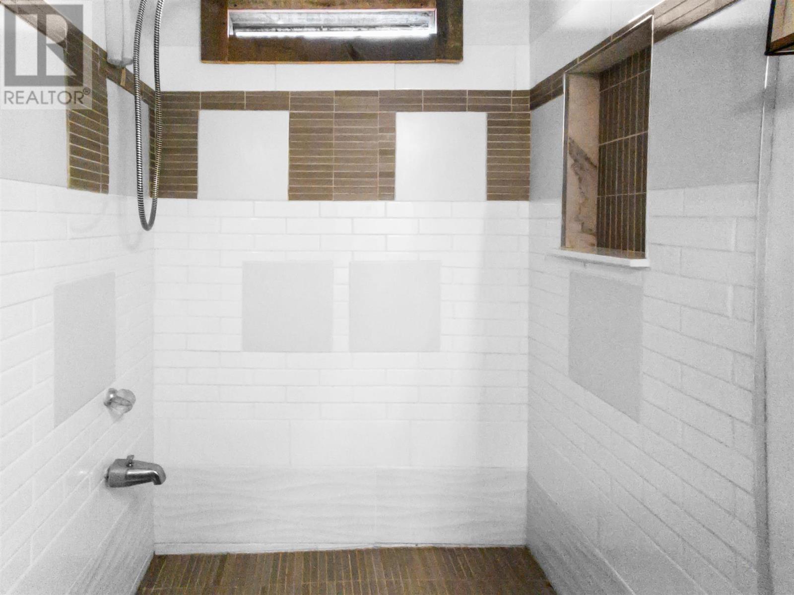 1 Cedar Ct, Heyden, ON - Indoor Photo Showing Bathroom