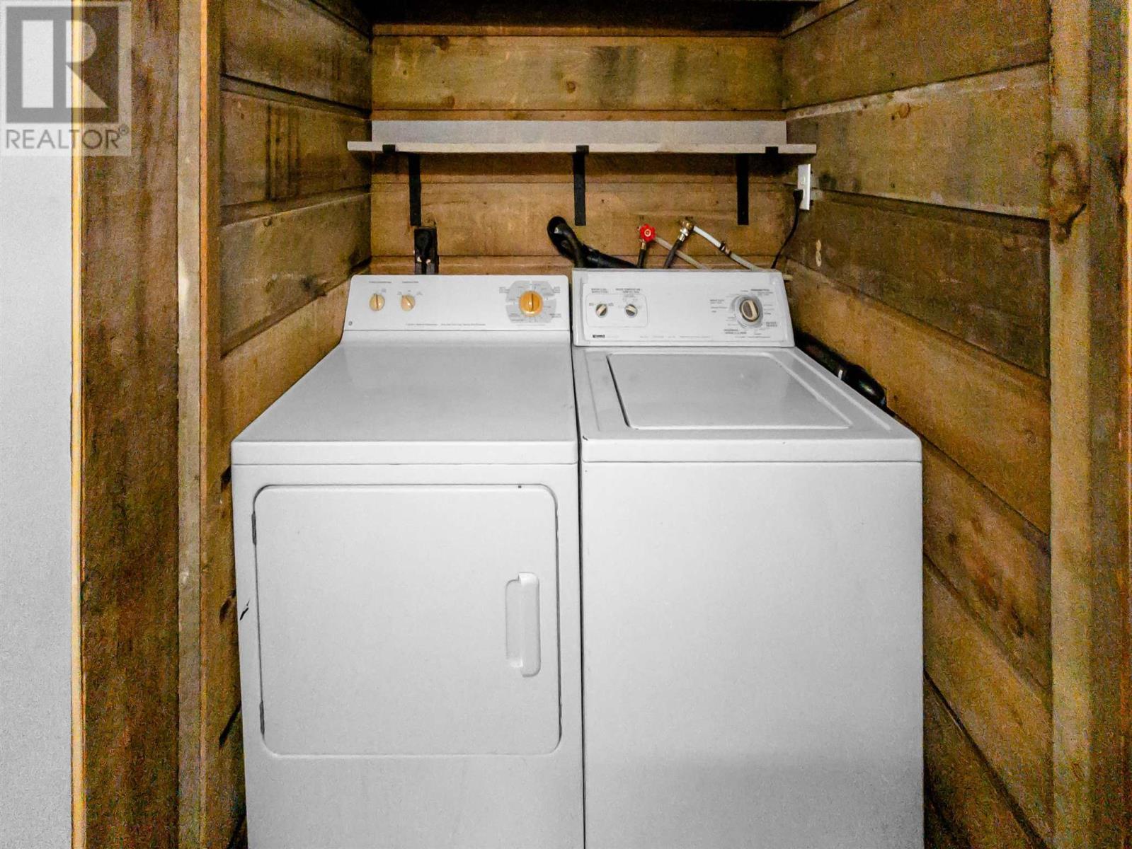 1 Cedar Ct, Heyden, ON - Indoor Photo Showing Laundry Room
