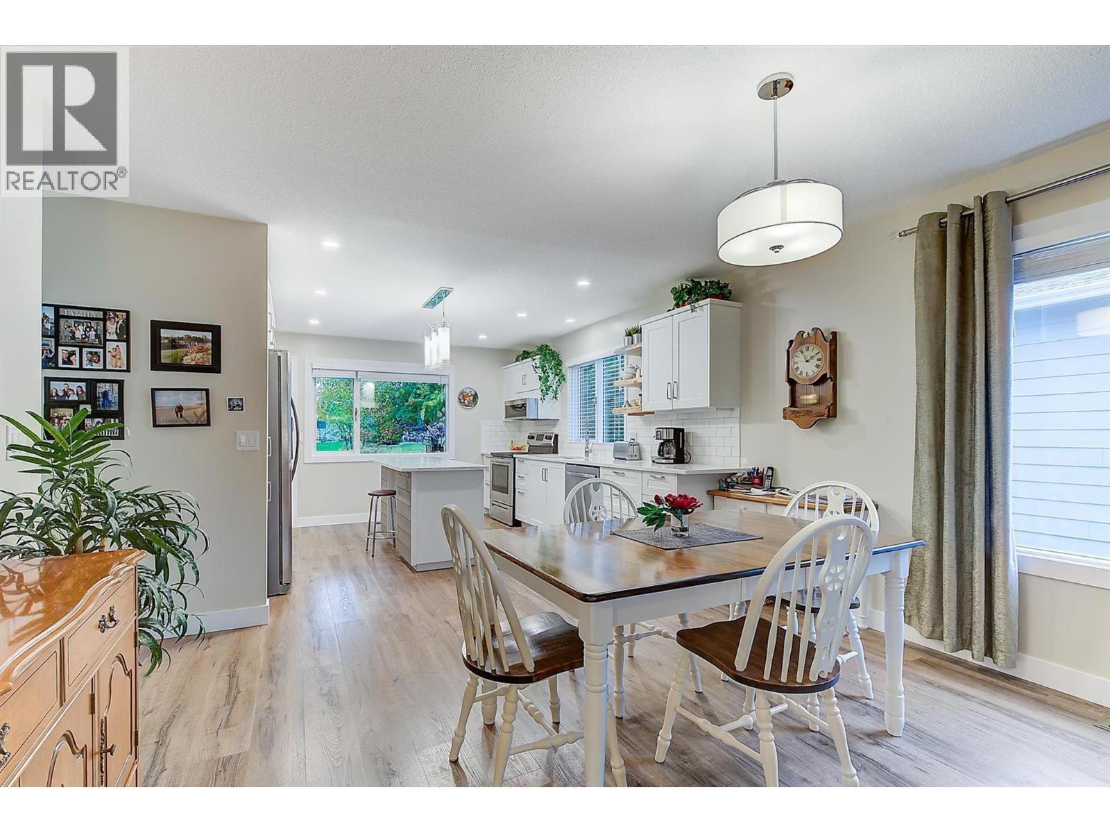 1260 Raymer Avenue Unit# 369, Kelowna, BC - Indoor Photo Showing Dining Room