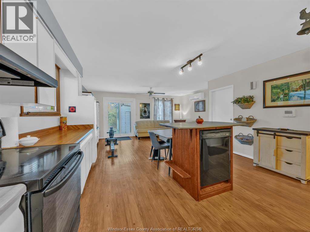 1246 Aire Place, Windsor, ON - Indoor Photo Showing Kitchen