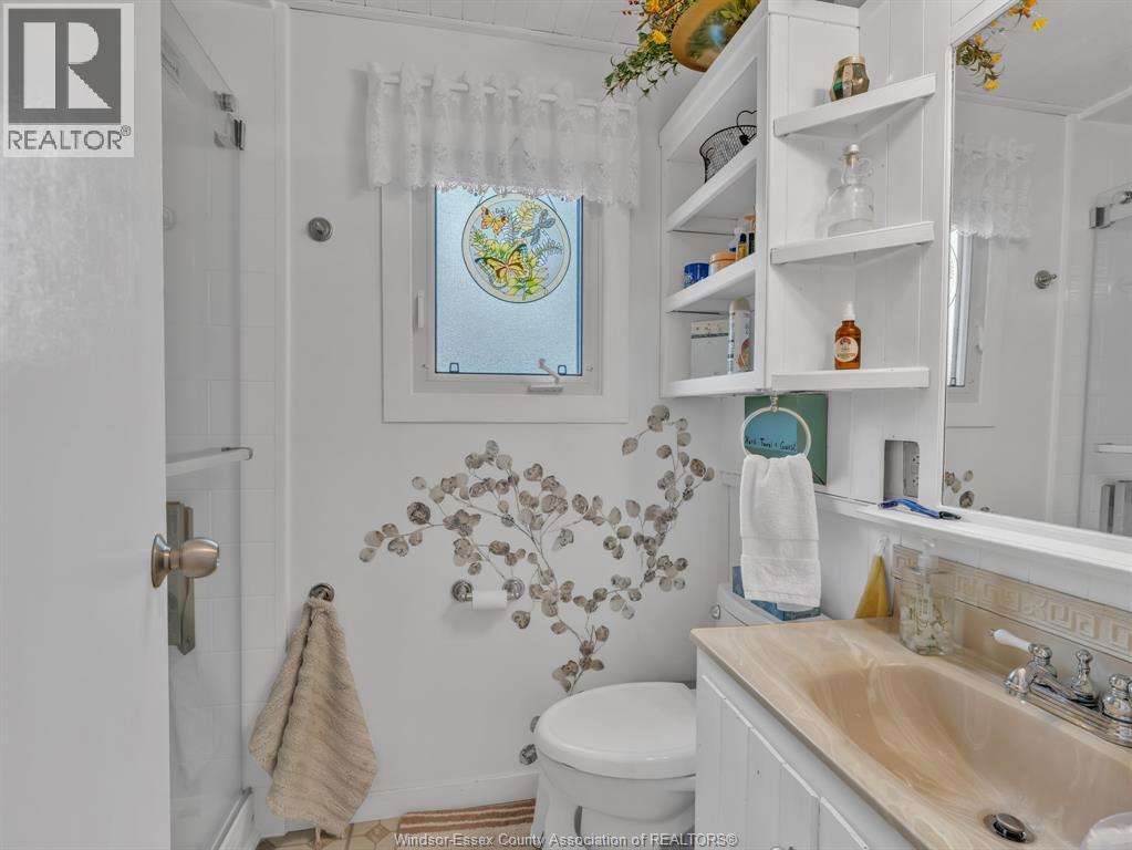 1246 Aire Place, Windsor, ON - Indoor Photo Showing Bathroom