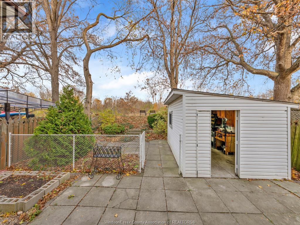 1246 Aire Place, Windsor, ON - Outdoor