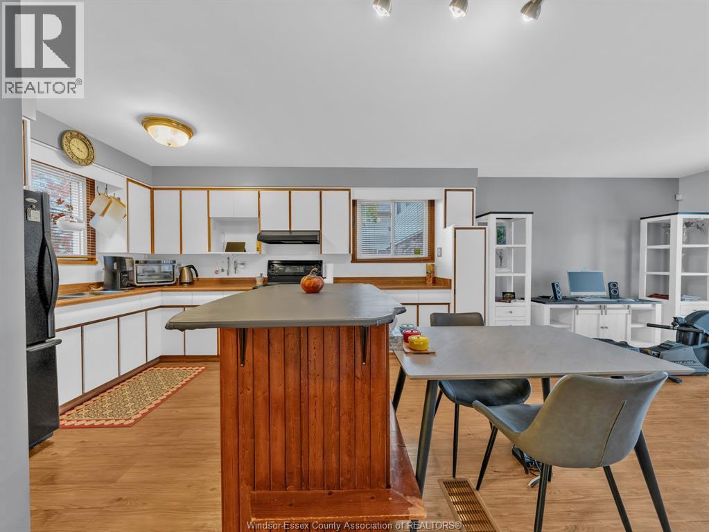 1246 Aire Place, Windsor, ON - Indoor Photo Showing Kitchen