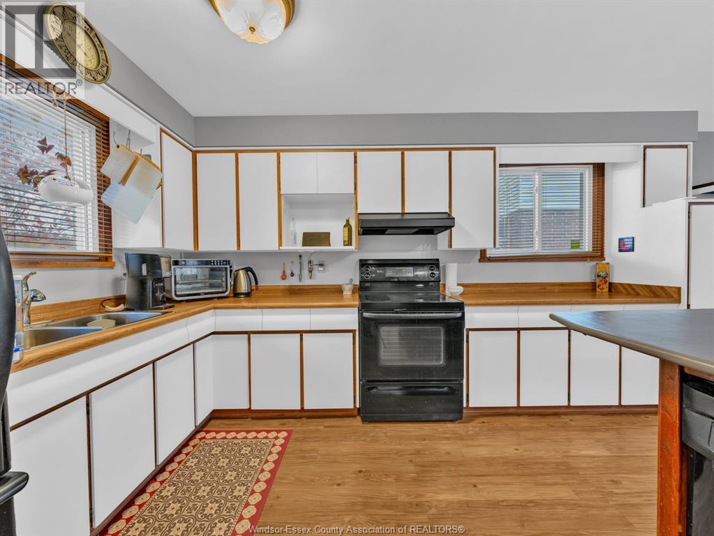 1246 Aire Place, Windsor, ON - Indoor Photo Showing Kitchen