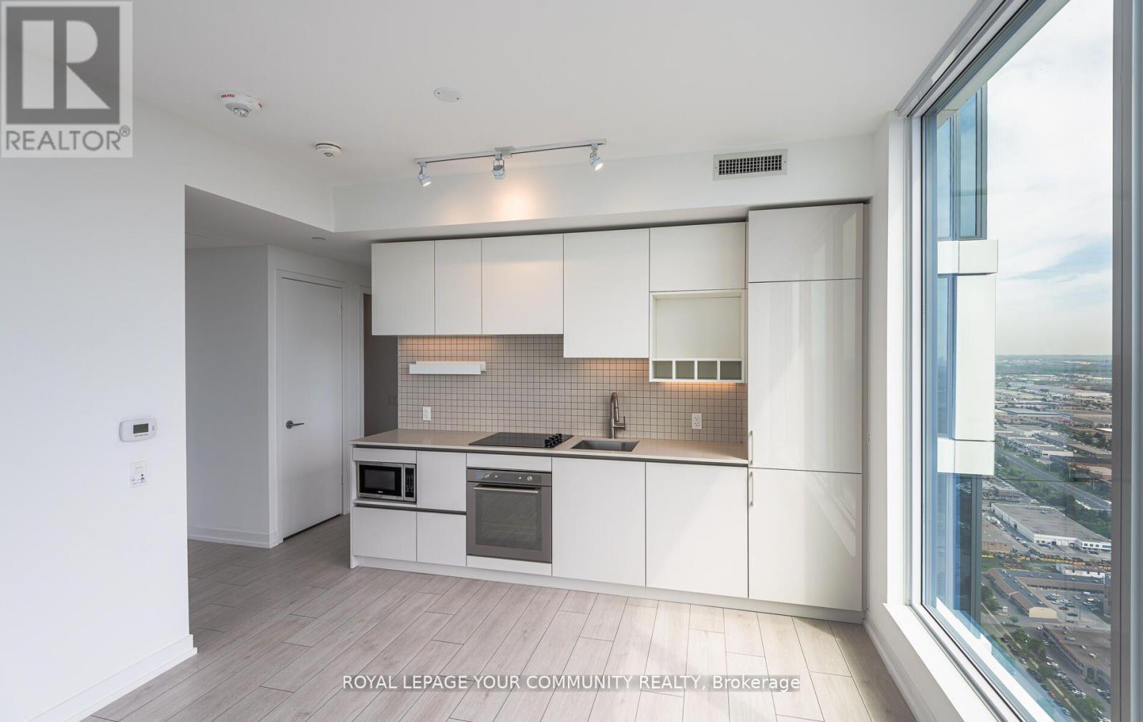 6103 - 5 Buttermill Avenue, Vaughan, ON - Indoor Photo Showing Kitchen