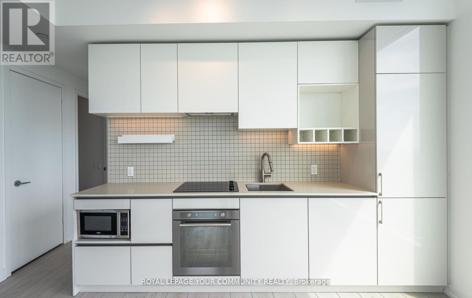 6103 - 5 Buttermill Avenue, Vaughan, ON - Indoor Photo Showing Kitchen