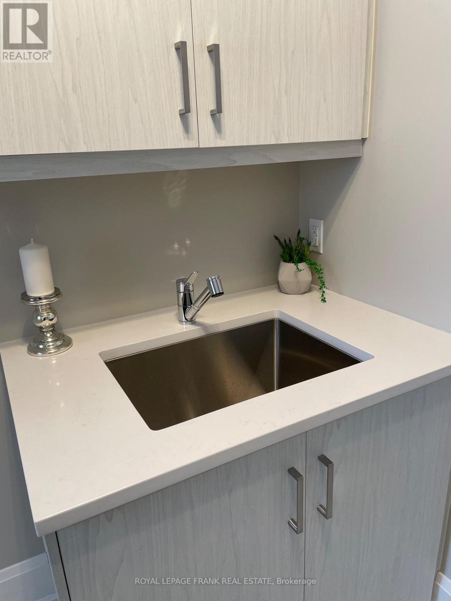 7 Nipigon Street, Kawartha Lakes (Fenelon Falls), ON - Indoor Photo Showing Kitchen