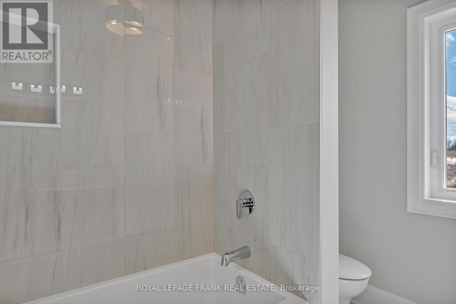 7 Nipigon Street, Kawartha Lakes (Fenelon Falls), ON - Indoor Photo Showing Bathroom