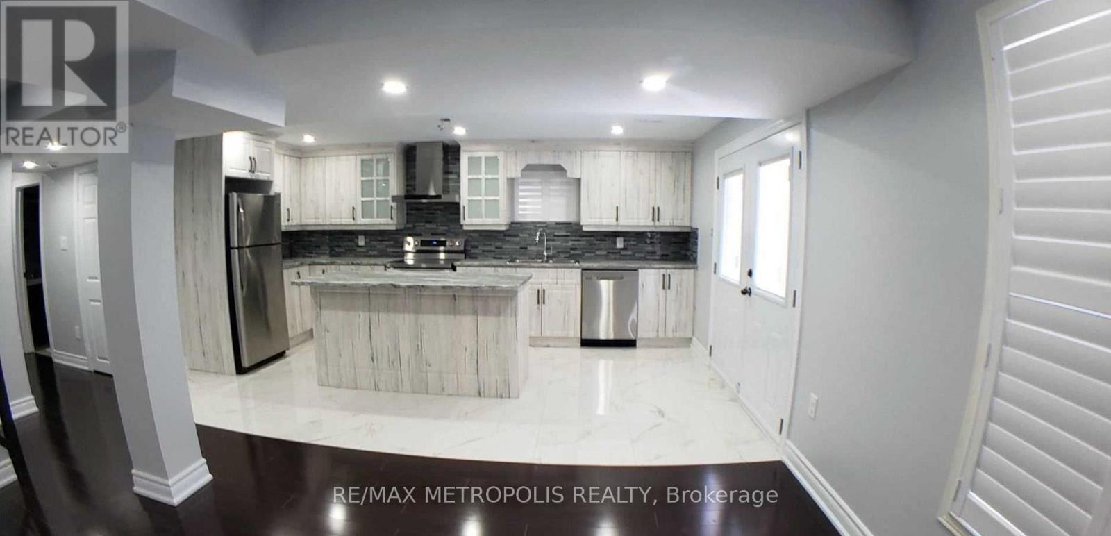 Bsmt - 67 Westgate Avenue, Ajax, ON - Indoor Photo Showing Kitchen With Upgraded Kitchen