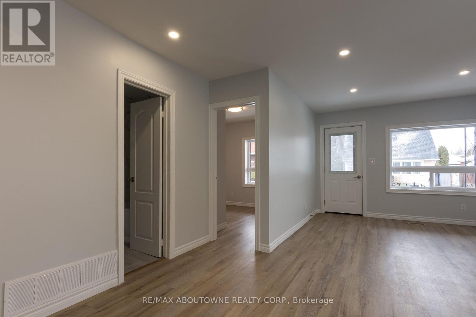 Main - 554 Mary Street, Hamilton, ON - Indoor Photo Showing Other Room