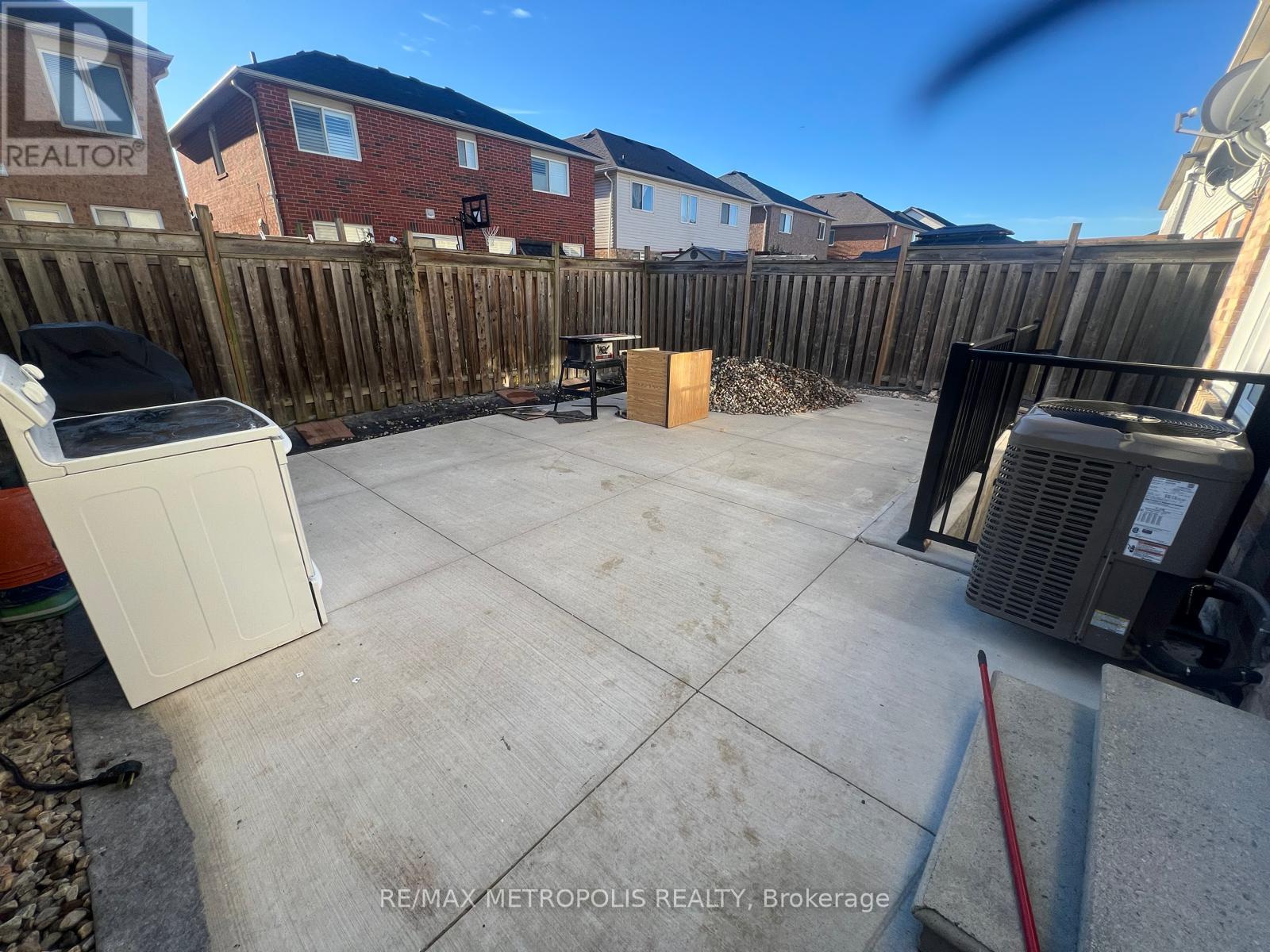 Bsmt - 69 Jessop Drive, Brampton, ON - Outdoor