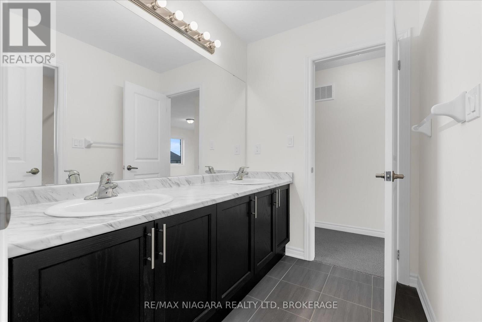 Upstairs Bathroom - 25 Oriole Crescent, Port Colborne (Main Street), ON - Indoor Photo Showing Bathroom