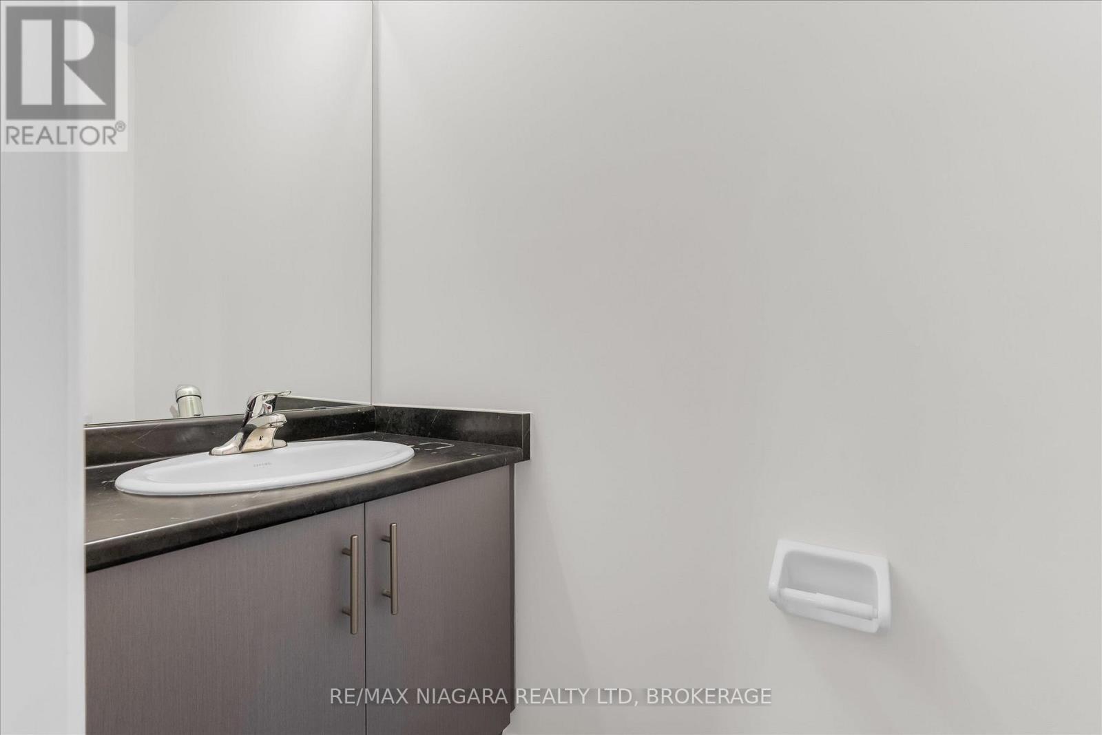 Bathroom - 25 Oriole Crescent, Port Colborne (Main Street), ON - Indoor Photo Showing Bathroom