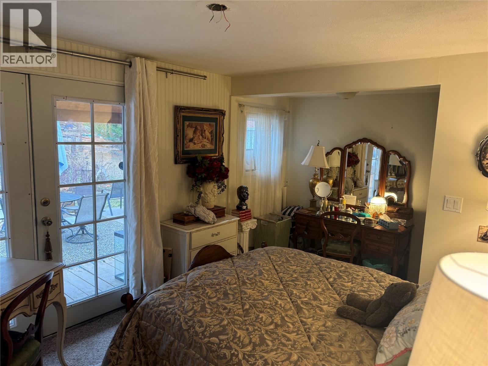 1368 Wenger Road, Arrow Creek, BC - Indoor Photo Showing Bedroom