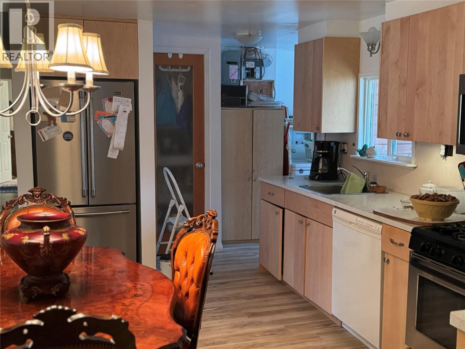 1368 Wenger Road, Arrow Creek, BC - Indoor Photo Showing Kitchen