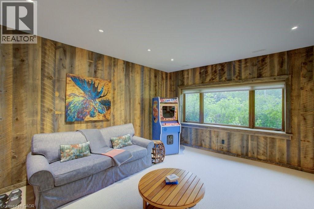 8429 Poplar Sideroad, Clearview, ON - Indoor Photo Showing Living Room