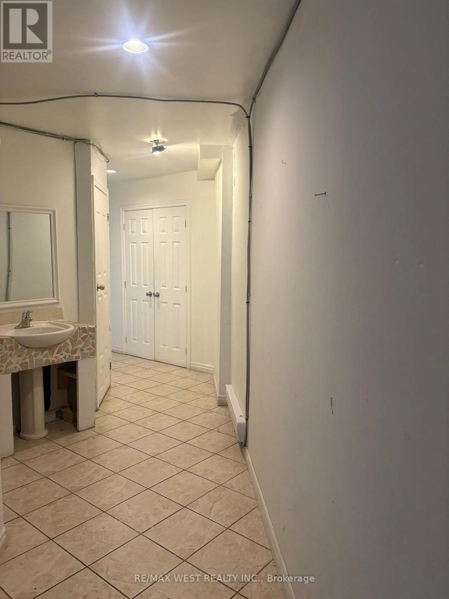 9 - 2057 Dufferin Street, Toronto, ON