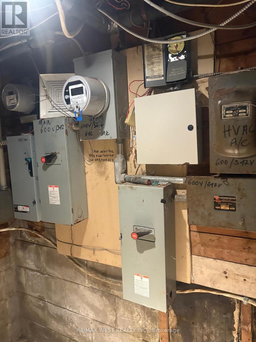 9 - 2057 Dufferin Street, Toronto, ON