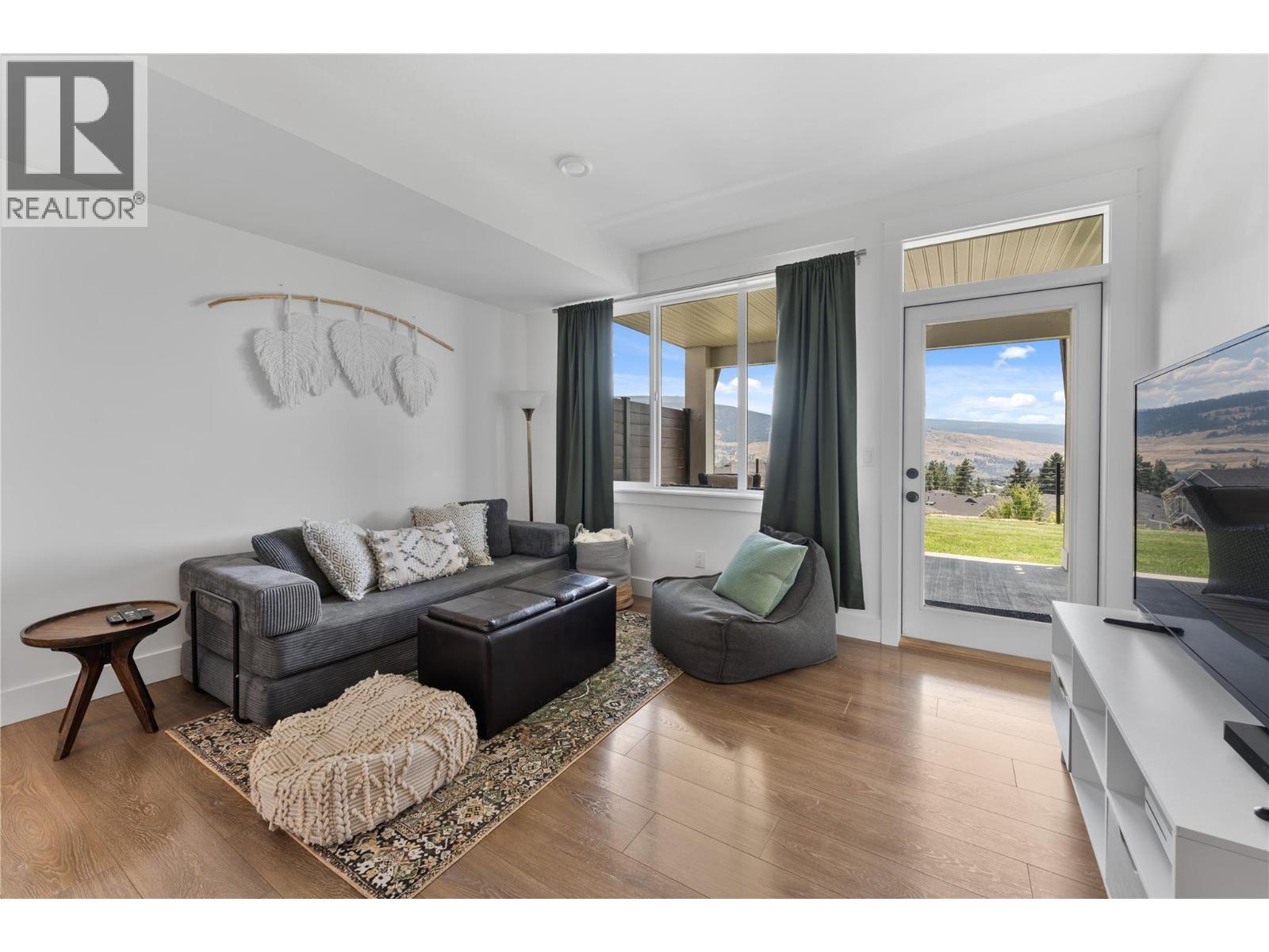 13301 Apex Lane, Lake Country, BC - Indoor Photo Showing Living Room