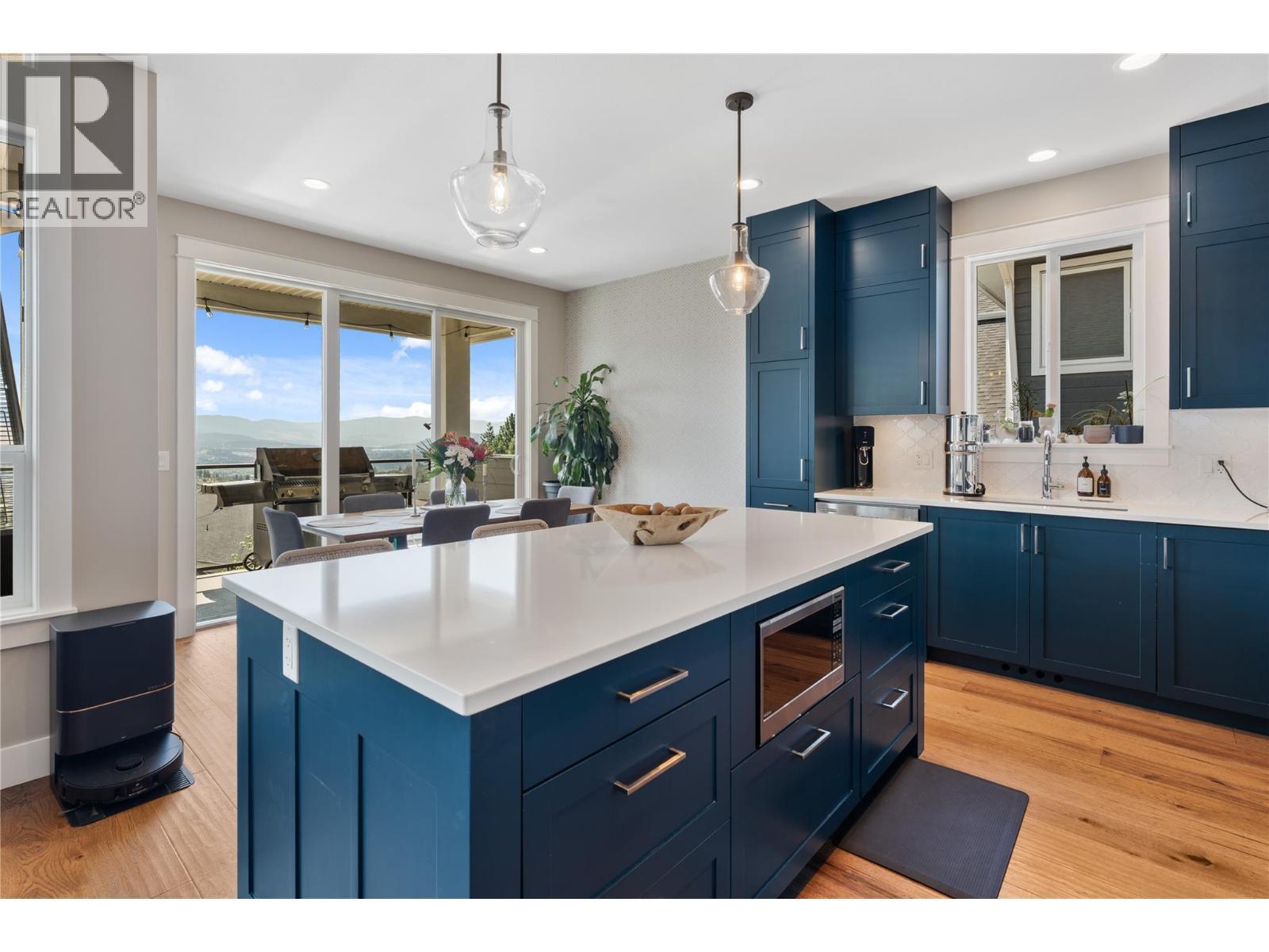 13301 Apex Lane, Lake Country, BC - Indoor Photo Showing Kitchen With Upgraded Kitchen