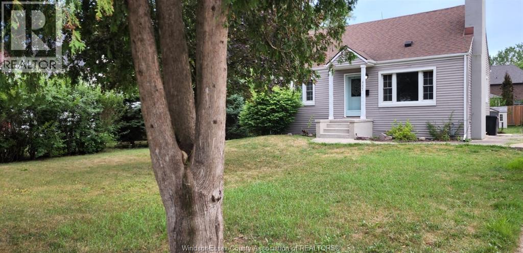 4221 Kennedy Drive East, Windsor, ON - Outdoor