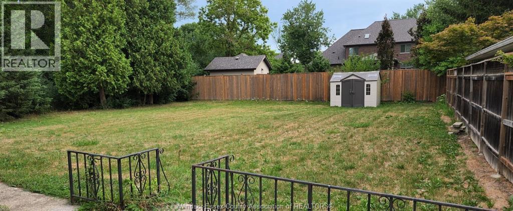 4221 Kennedy Drive East, Windsor, ON - Outdoor