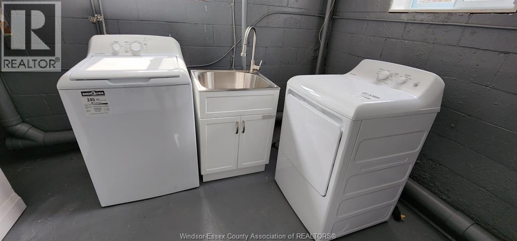 4221 Kennedy Drive East, Windsor, ON - Indoor Photo Showing Laundry Room