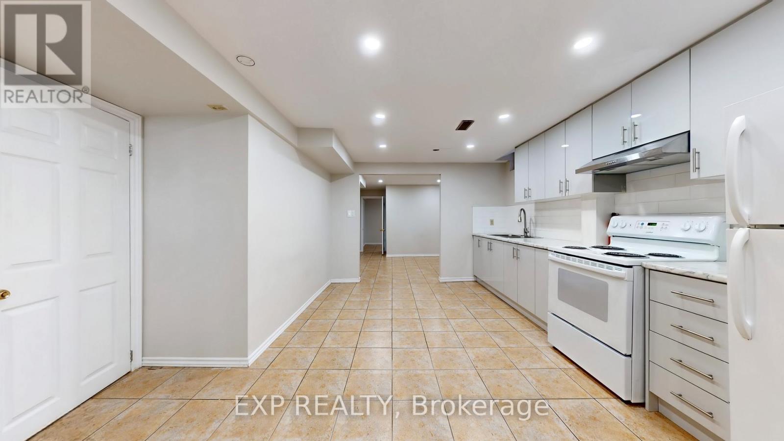 93 Tall Grass Trail E, Vaughan, ON - Indoor Photo Showing Kitchen