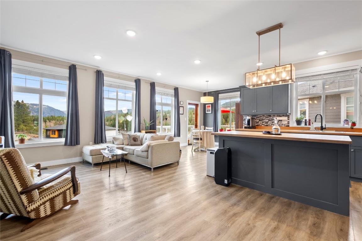 109 Copperhead Road, Princeton, BC - Indoor Photo Showing Other Room