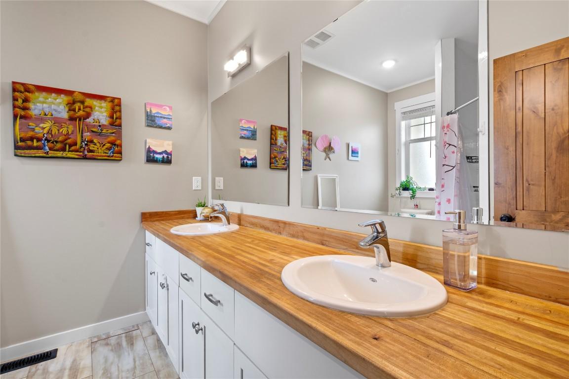 109 Copperhead Road, Princeton, BC - Indoor Photo Showing Bathroom