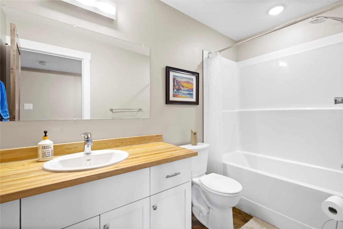 109 Copperhead Road, Princeton, BC - Indoor Photo Showing Bathroom