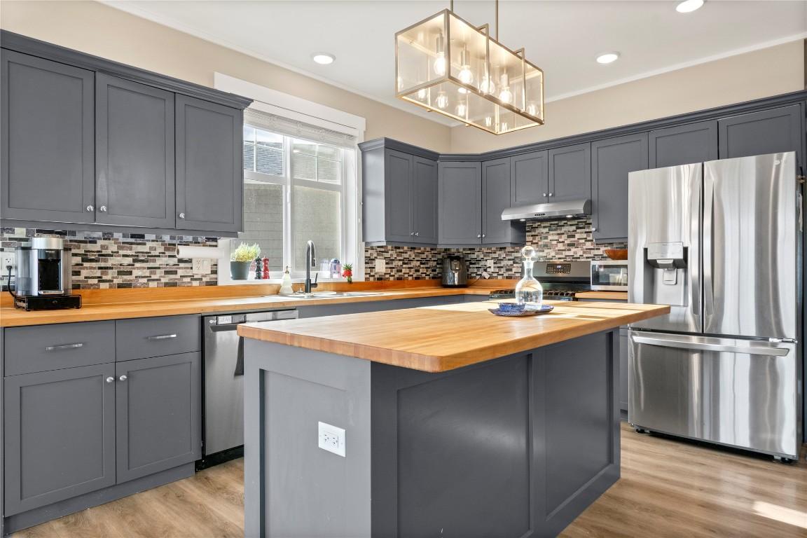 109 Copperhead Road, Princeton, BC - Indoor Photo Showing Kitchen With Upgraded Kitchen