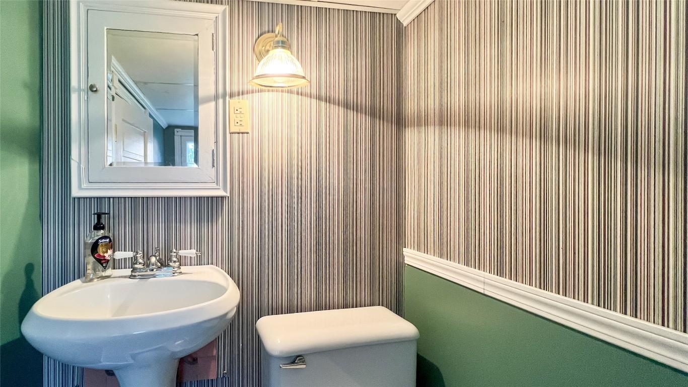 250 Otis Street, Kimberley, BC - Indoor Photo Showing Bathroom