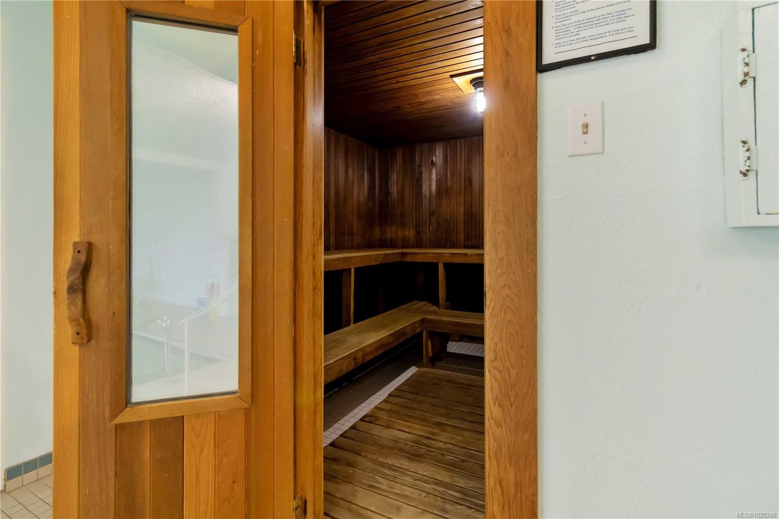 304-1680 Poplar Ave, Saanich, BC - Indoor Photo Showing Other Room