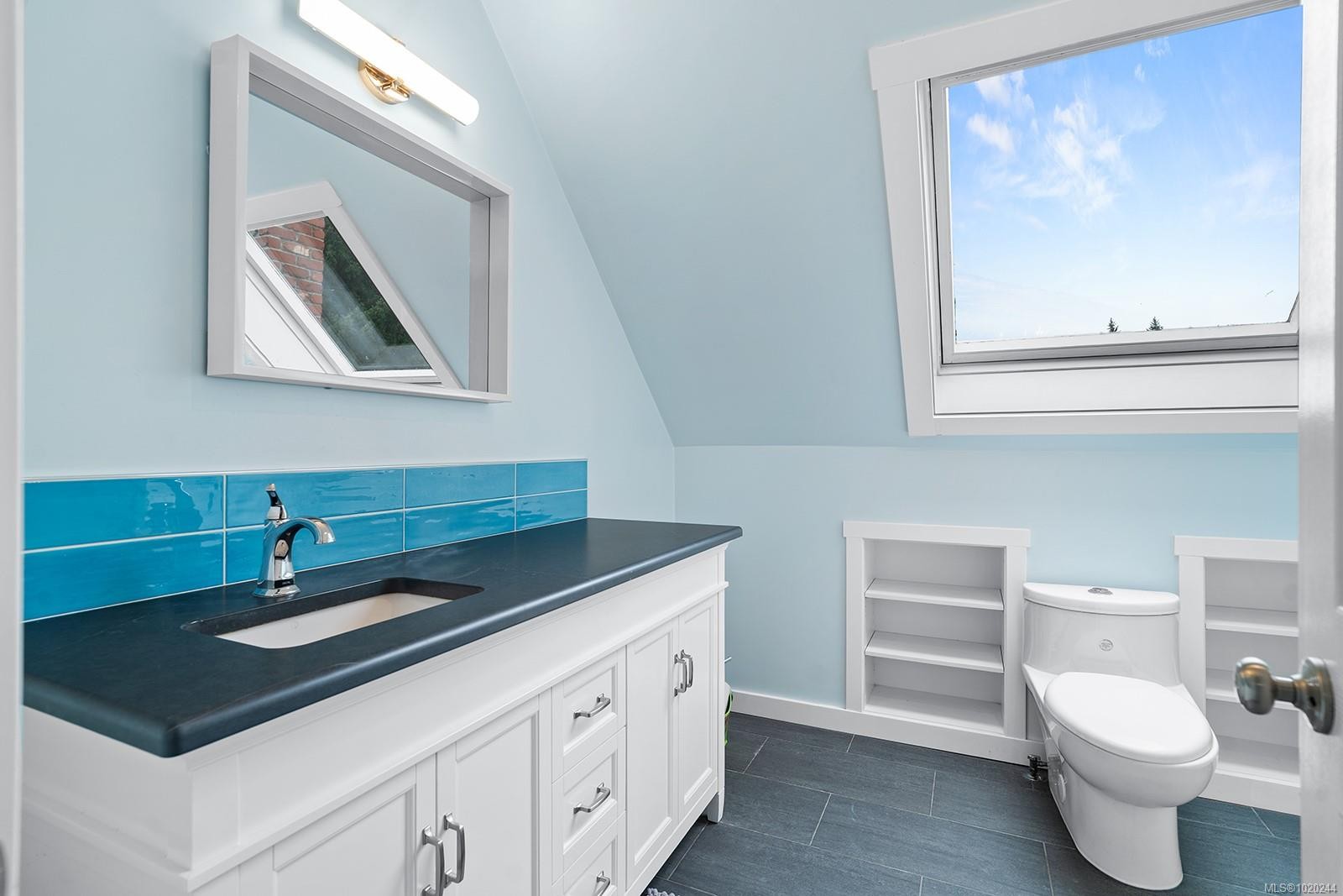 647 Tamarack Dr, Qualicum Beach, BC