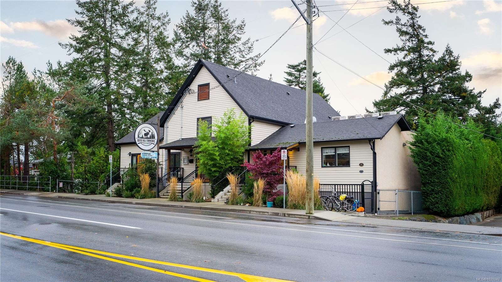 7925 East Saanich Rd, Central Saanich, BC