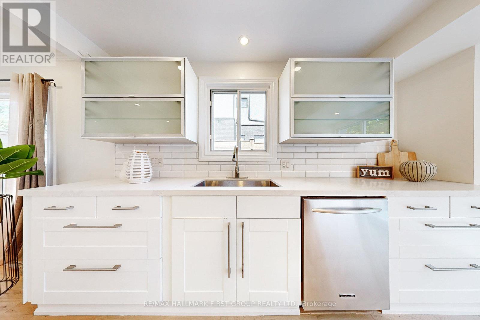 589 Marksbury Road, Pickering, ON - Indoor Photo Showing Kitchen